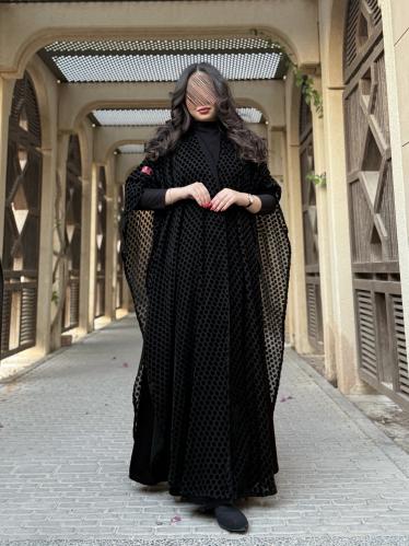 عباية D626 - نصف بشت مخمل منقط مع ملكي