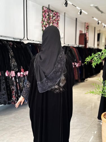 عباية D664-قماش مخمل مزين باكمام دانتيل قصة نص بشت...