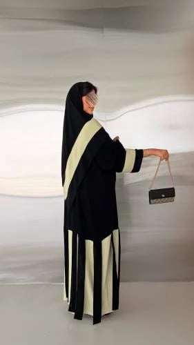 عباية D5142- عباية بقماش كريب كوبرا مع نواعم من تح...