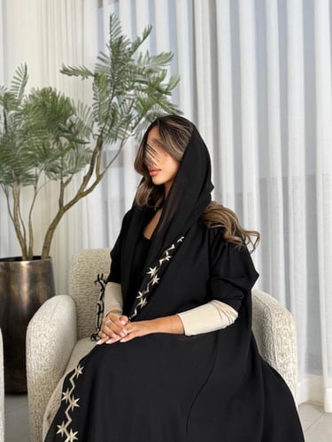 عباية D583 - قماش انترنت مطرزة من الامام - بيج