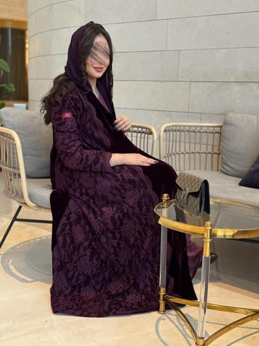 عباية D642 - قماش مخمل بتدخيلات دانتيل - بنفسجي