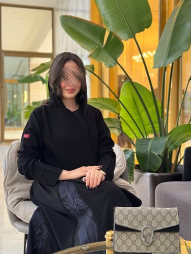 عباية D608 - قماش ملكي بتطريز جوانب - كحلي