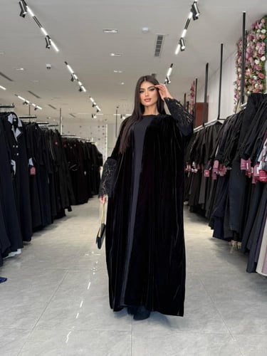 عباية D664- شتوية قماش مخمل بأكمام دانتيل قصة نصف...