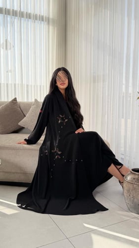 عباية D913 - بقماش حرير بتطريز انيق قصة عادية - اس...