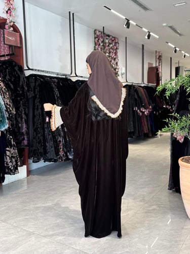 عباية D708-شتويه قماش مخمل ناعم بقصه نصف بشت - بني...