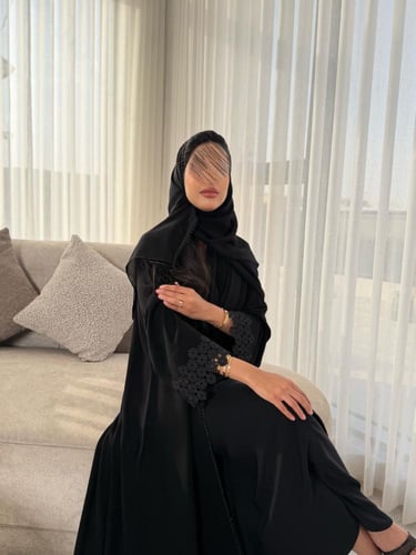 عباية D929 - بقماش ملكي بقيطان وكلفة بالكم ومن الا...