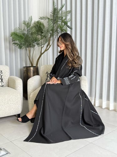 عباية D594 - قماش كريب روان مطرز قصة اي لاين