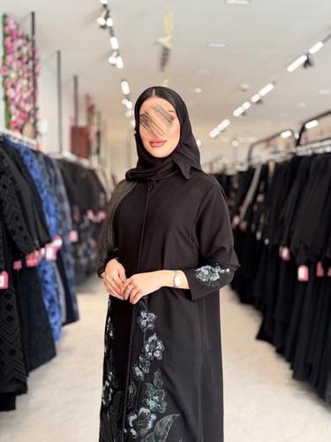 عباية D957 - بقماش سراميك قصة ستريت بشك من الامام...