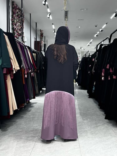 عباية D887 - بقماش ملكي مع رموش كوري بهدب نص كلوش...