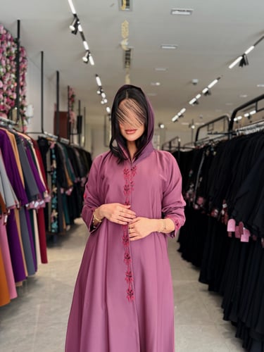 عباية D903 - بقماش كريب باربي مطرز بالكم والياقة -...