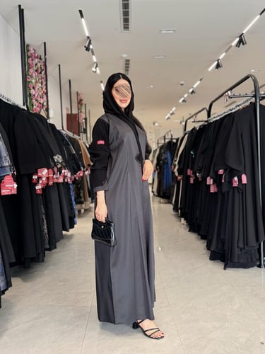 عباية D960 - ربع كلوش بقماش تفتة باكمام وياقة سرام...