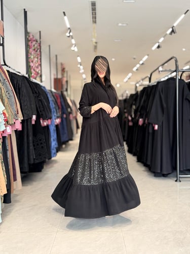 عباية D773 - بقماش كريب دبل كلوش ملكي مزينة بتدخيل...