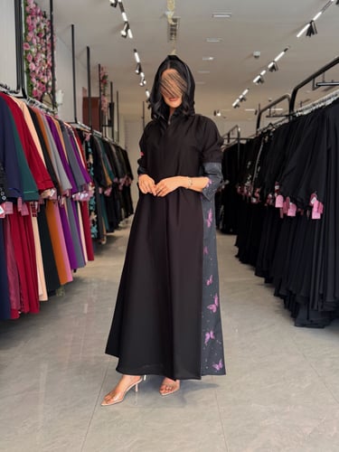 عباية D903 - بقماش كتان مع تفتة مزين بطبعات فراشة...