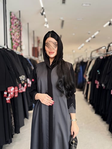 عباية D960 - ربع كلوش بقماش تفتة باكمام وياقة سرام...