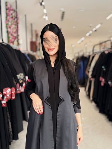 عباية D960 - ربع كلوش بقماش تفتة باكمام وياقة سرام...