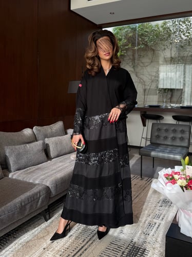 عباية D832 - بقماش سراميك تدخيلات كريب مع دانتل بت...