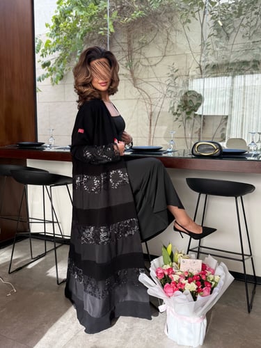 عباية D832 - بقماش سراميك تدخيلات كريب مع دانتل بت...