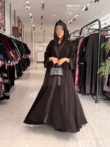 عباية D857 - بقماش ملكي كوري مزينة بكلفة فريدة بلم...