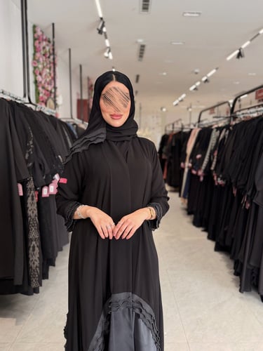 عباية D992 - نص كلوش بقماش كريب ملكي مع تفتة من تح...