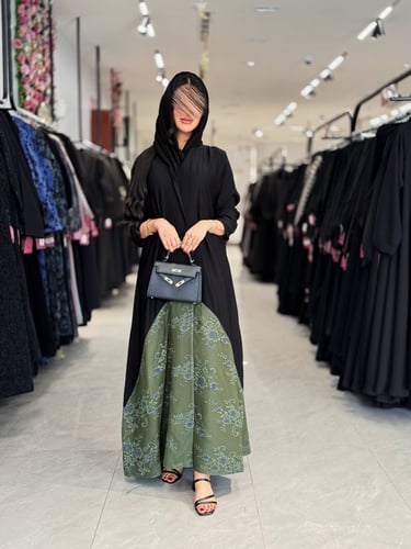 عباية D940 - قماش بلاك بيري مع دانتيل مبطن -زيتي