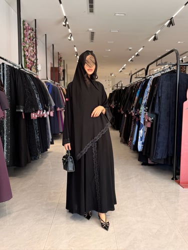 عباية D870 - بقماش ملكي مزين بكلفة فريدة - اسود