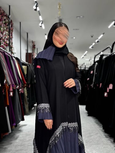 عباية D939 - بقماش كريب ملكي مع جاكار مكسر - كحلي