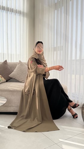 عباية D913 - بقماش حرير بتطريز انيق قصة عادية - زي...