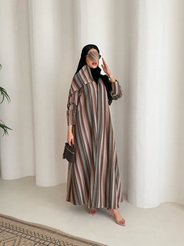 عبايه D5060 - قماش ميسوني ربع كلوش دبل فيس مقلم