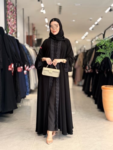 عبايه D5080 - بقماش ملكي كلفه من الامام والكمام