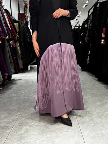 عباية D887 - بقماش ملكي مع رموش كوري بهدب نص كلوش...