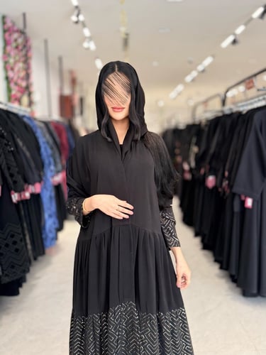 عباية D773 - بقماش كريب دبل كلوش ملكي مزينة بتدخيل...