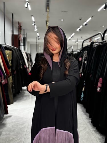 عباية D887 - بقماش ملكي مع رموش كوري بهدب نص كلوش...