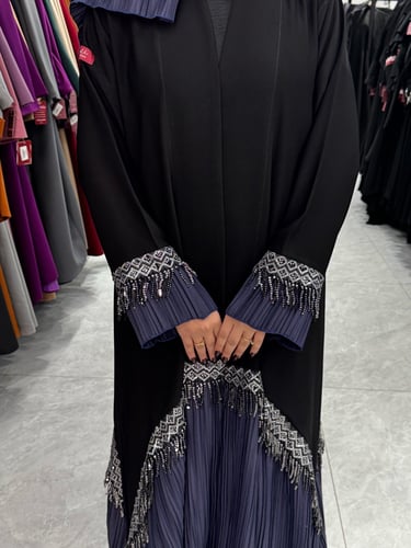 عباية D939 - بقماش كريب ملكي مع جاكار مكسر - كحلي