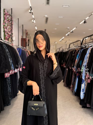 عباية D870 - بقماش ملكي مزين بكلفة فريدة - اسود