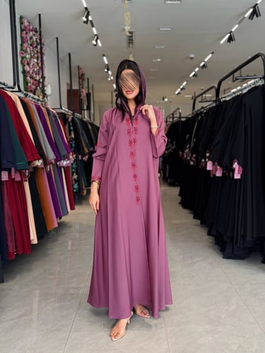 عباية D903 - بقماش كريب باربي مطرز بالكم والياقة -...