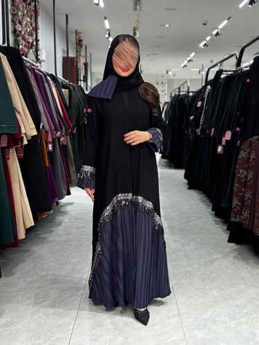 عباية D939 - بقماش كريب ملكي مع جاكار مكسر - كحلي