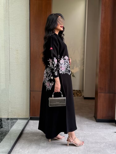 عباية D844 - بقماش سراميك بشك زهري