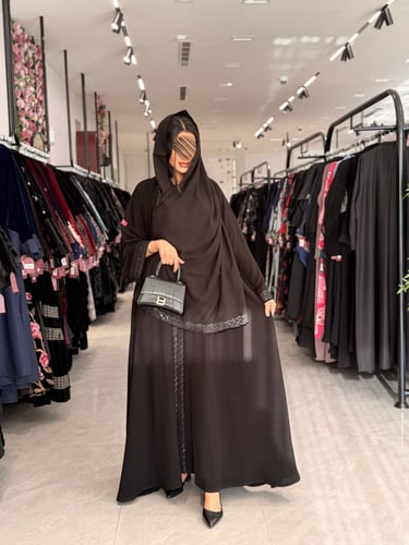 عباية D857 - بقماش ملكي كوري مزينة بكلفة فريدة بلم...