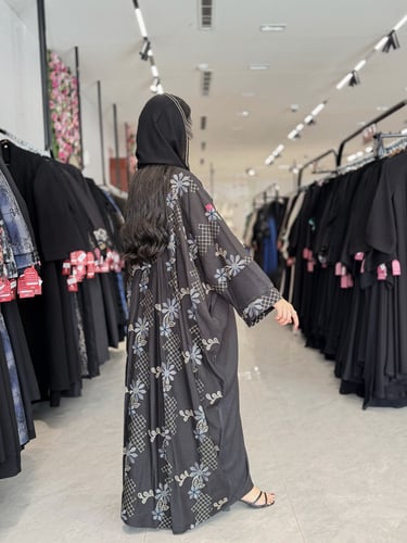 عباية D967 - بقماش لنن بتطريز ورد انيق من الخلف قص...