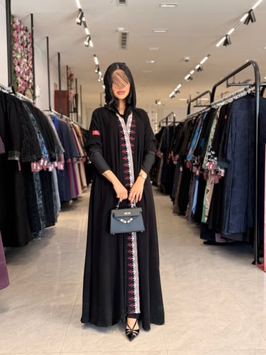 عباية D873 - بقماش ملكي دبل كلوش بتطريز كرز نود مع...