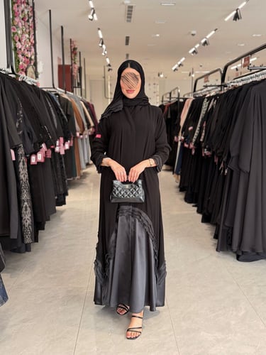 عباية D992 - نص كلوش بقماش كريب ملكي مع تفتة من تح...