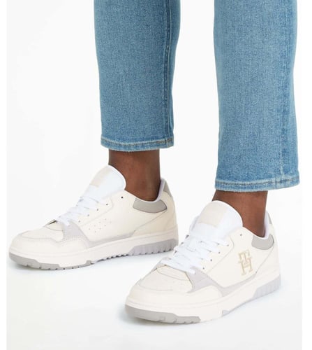 Toomy Hilfiger - كريمي