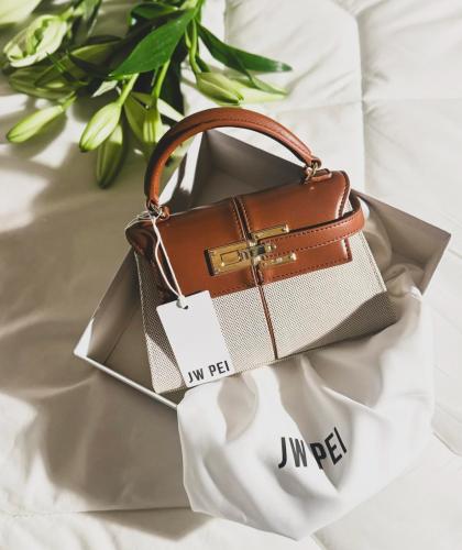 JW PEI- بيج و عسلي