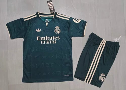 طقم تدريب أطفال ريال مدريد أخضر داكن ذهبي كم قصير 2026/27 – نسخة لاعبين