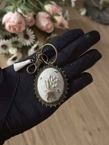 تعليقة مفتاح باقة الخزامى