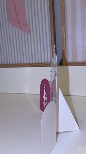 كرت بثلاث اقواس بورده بارزه