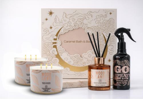 كيت 4 قطع ( معطر منزل - فواحة - 2 شمعة 320 )-وود ل...