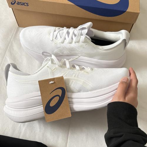 GEL-NIMBUS 28 ‘ White