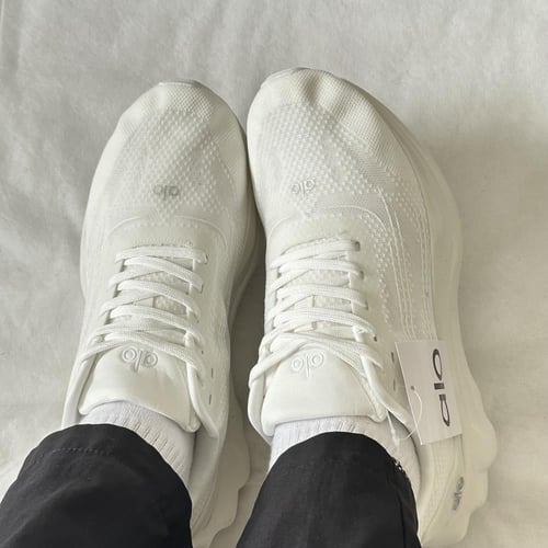 Alo Runner ‘ white