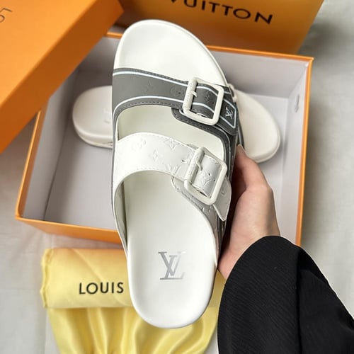 "LV " أبيض رصاصي
